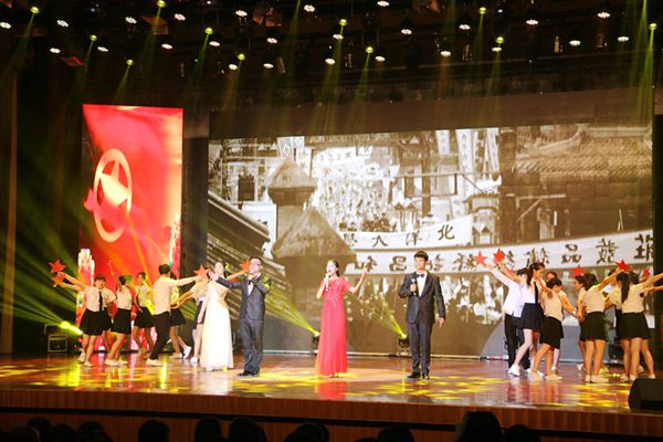 精彩纷呈的诗歌朗诵汇演